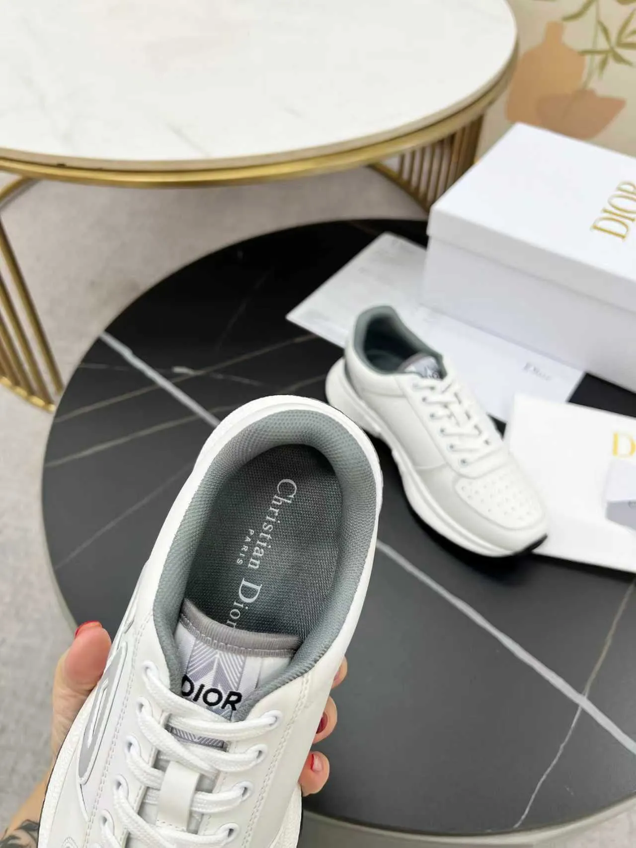 [Dior Dior] P: 640💰Couple model Size: Female: 35-40 (41 customized), male 39-44. (45 customized) 2025 Dior Dior autumn and winter new products🌹Fashion and trends coexist. Imported cowhide is customized one to one. Fabric; cowhide. Lining: Breathable mesh. Outsole: TPU.